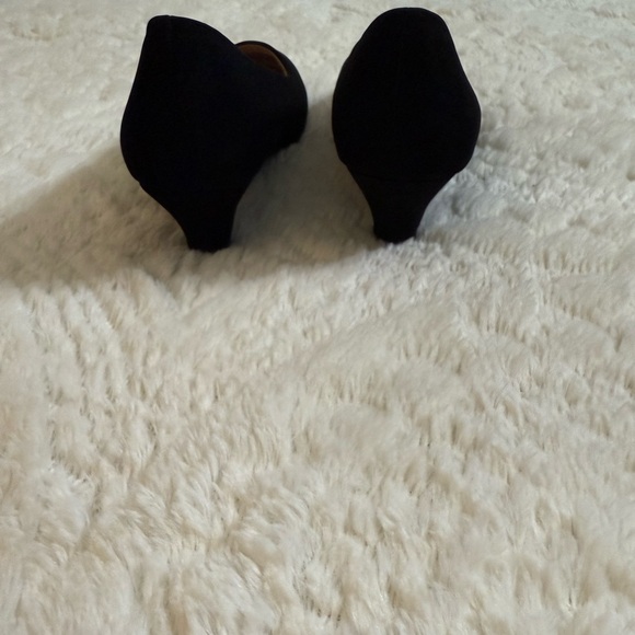 Black Pumps Like New Size 6 - Picture 4 of 4